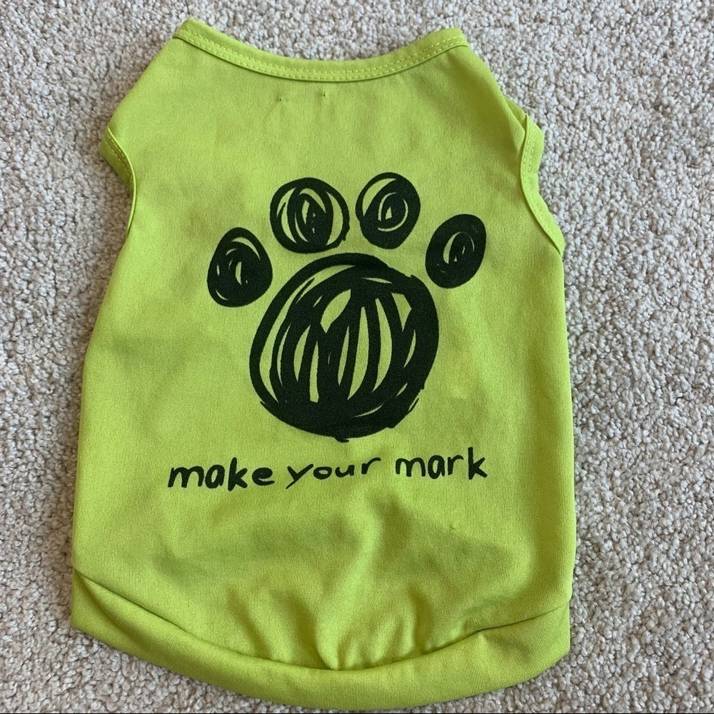 🛍3/$20
𝅺MAKE your mark lime green paw print dog top Sz M